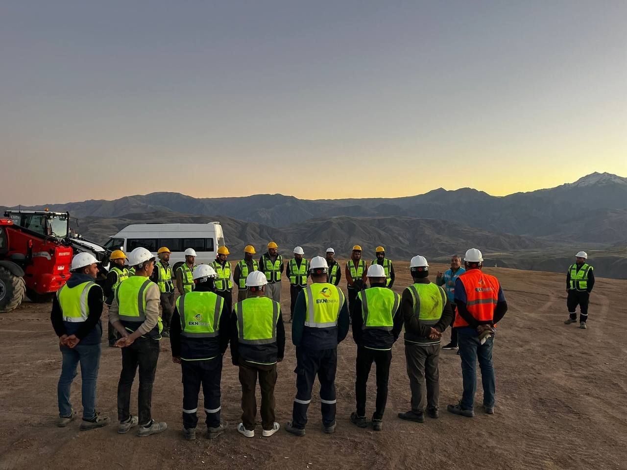 👷‍♂️ Profesyonel ve Eğitimli Mühendislik Ekibimiz